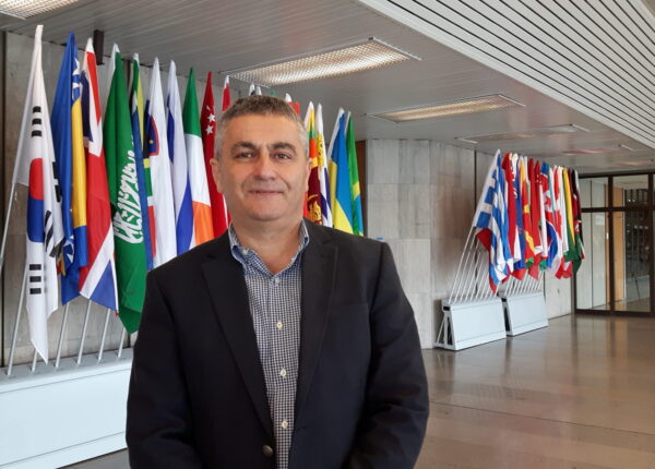 ΣΥΜΜΕΤΟΧΗ ΤΟΥ ΓΕΡΑΣΙΜΟΥ ΚΟΨΙΝΗ ΣΤΟ ΣΥΝΕΔΡΙΟ ΤΗΣ ΕΥΡΩΠΑΪΚΗΣ ΕΤΑΙΡΕΙΑΣ ΓΛΑΥΚΩΜΑΤΟΣ ΣΤΗΝ ΠΡΑΓΑ