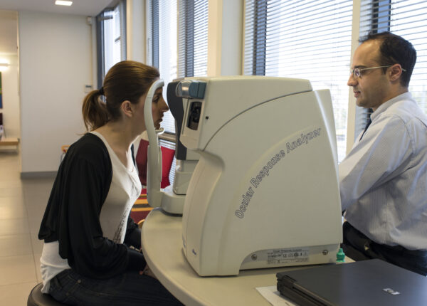Ο ΧΕΙΡΟΥΡΓΟΣ ΟΦΘΑΛΜΙΑΤΡΟΣ ΑΛΕΞΑΝΔΡΟΣ ΧΑΡΩΝΗΣ ΕΞΕΛΕΓΗ ΣΤΟ ΔΙΟΙΚΗΤΙΚΟ ΣΥΜΒΟΥΛΙΟ ΤΗΣ ΕΛΛΗΝΙΚΗΣ ΕΤΑΙΡΙΑΣ ΓΙΑ ΤΗ ΜΕΛΕΤΗ ΤΩΝ ΟΦΘΑΛΜΙΚΩΝ  ΦΛΕΓΜΟΝΩΝ ΚΑΙ ΛΟΙΜΩΞΕΩΝ