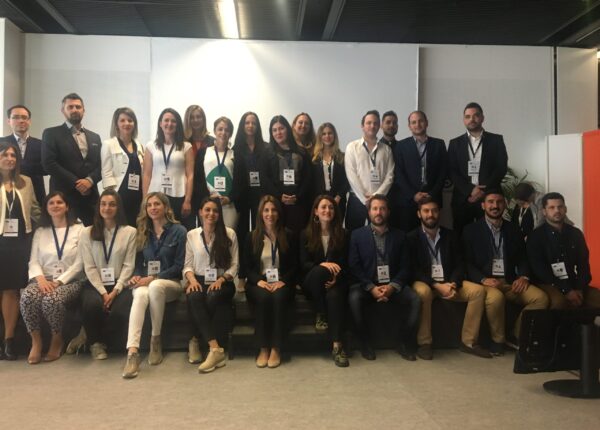 Η Δρ. Παλιούρα είναι διπλωματούχος του European Board of Ophthalmology